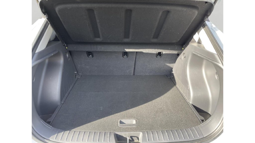 Used 2025 White Hyundai SEL image 9