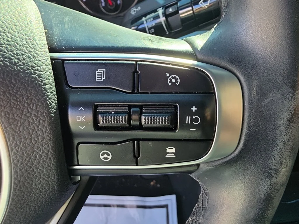 Used 2022 White Kia GT-Line image 16