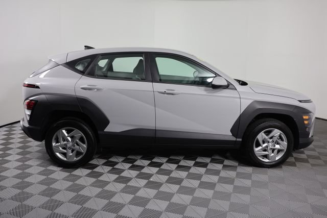 2024 Hyundai Kona SE - Photo 9