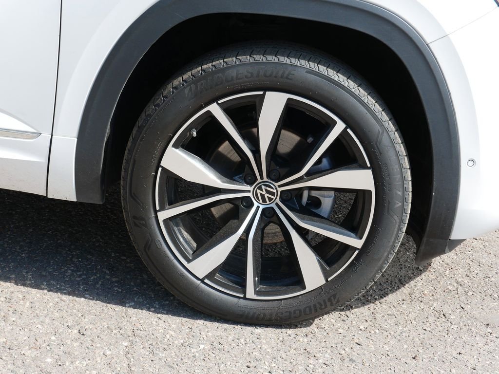 Certified Used 2024  Volkswagen 2.0T SEL Premium R-Line image 7