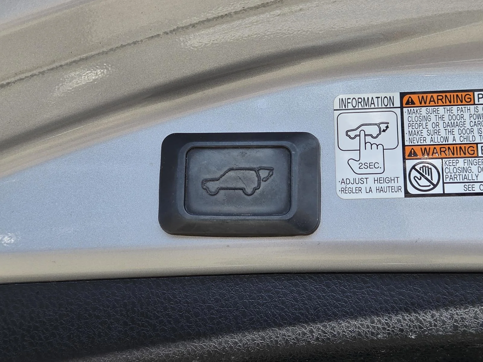 Used 2018 Silver Toyota Hybrid Limited AWD (Natl) image 11