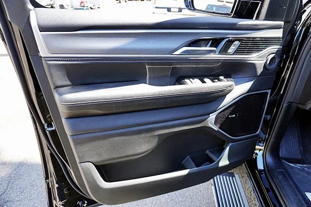 New 2026 High Gloss Black Jeep Limited Reserve image 29