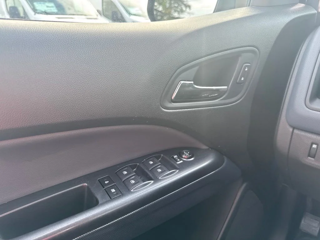 Used 2021 Blue Chevrolet Z71 image 25