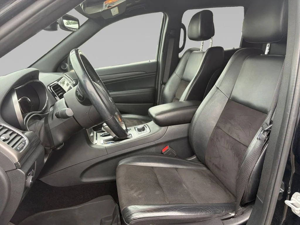 Used 2020 Black Jeep Laredo image 10