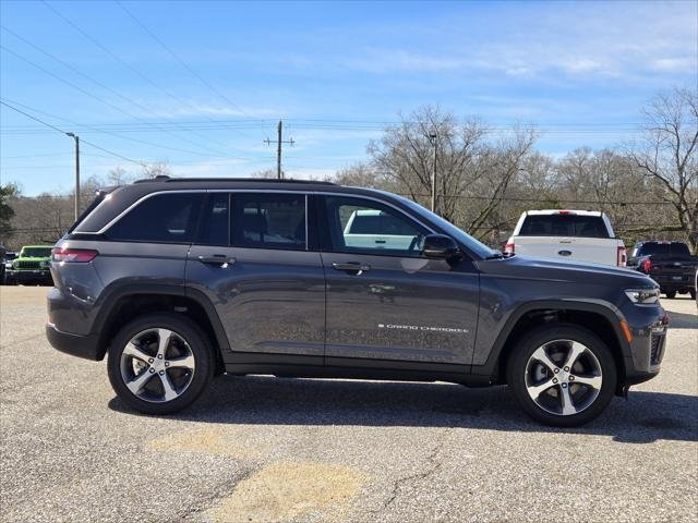 New 2026 Baltic Gray Metallic Clear-Coat Exterior Paint Jeep Limited image 6