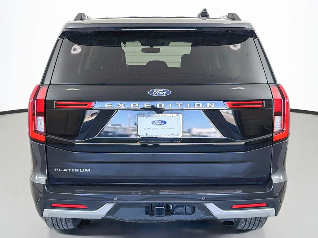Used 2025 Gray Metallic Ford Platinum image 19