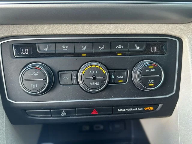 Used 2019 White Volkswagen 3.6L V6 SE image 19