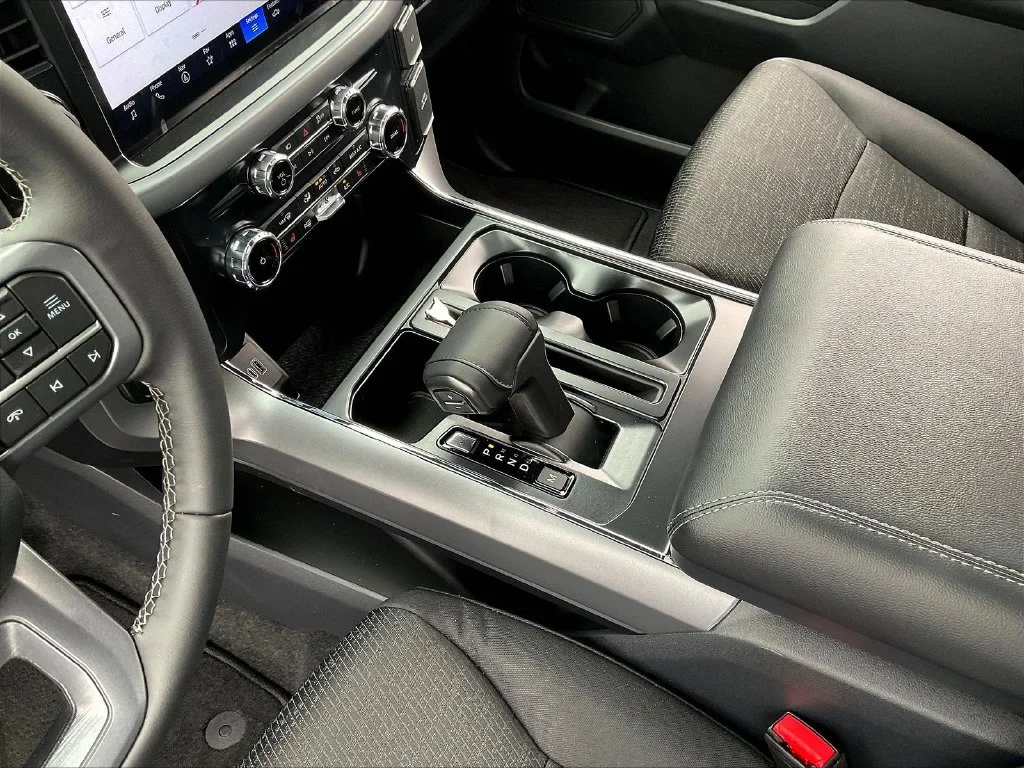 New 2026 Oxford White Ford XLT image 28