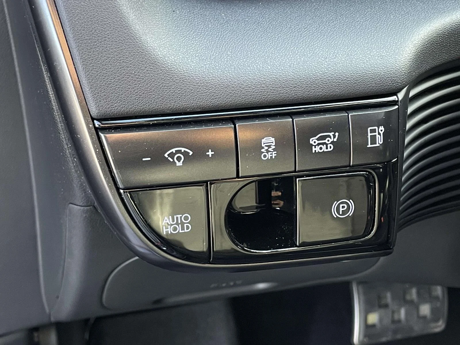 Used 2025 Abyss Black Hyundai Base image 9