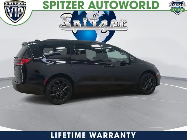 2026 Chrysler Pacifica Limited - Photo 10