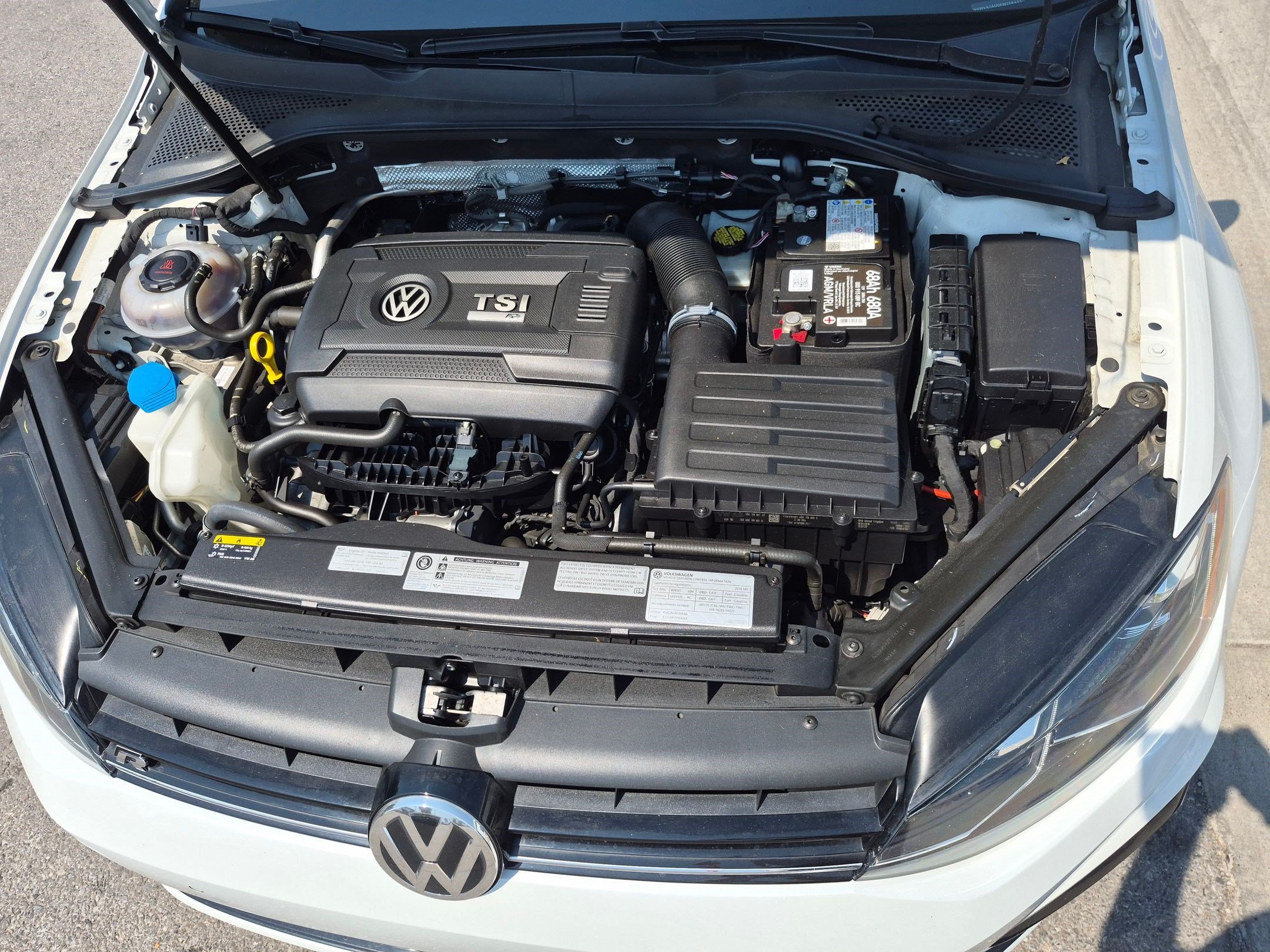 Used 2019 Oryx White Pearl Volkswagen DCC & Navigation 4Motion image 33