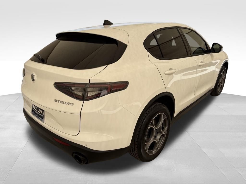 New 2026 Milano White Exterior Paint Alfa Romeo Base image 7
