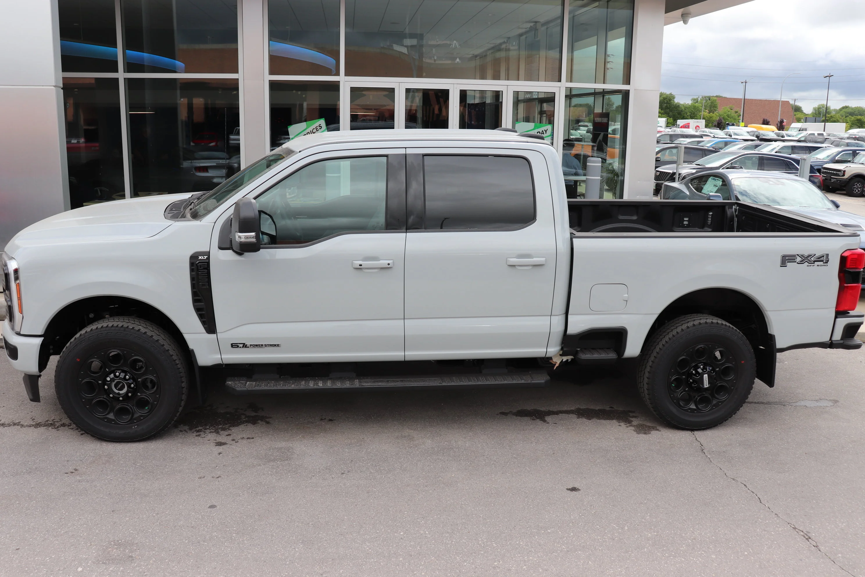 New 2026 AVALANCHE Ford XLT image 3