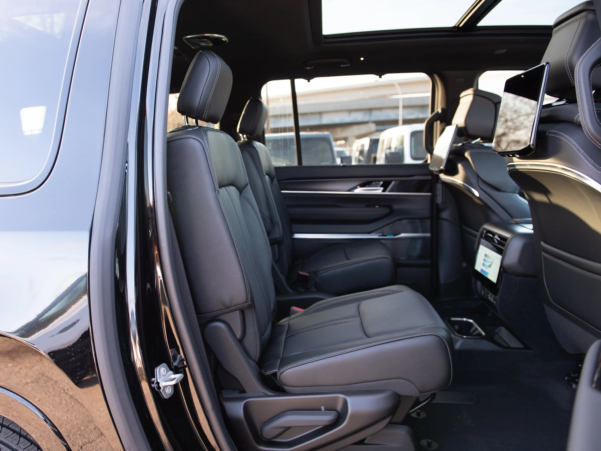 New 2026 Black Jeep Summit Obsidian* image 32