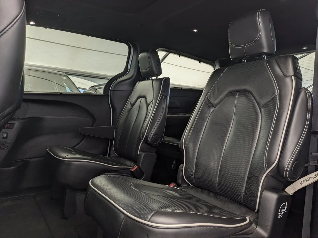 Certified Used 2025 White Chrysler Limited - - FWD - Nappa Leather - Adaptive Cruise - Full Sunroof - Heated Seat & Wheel & More! image 28