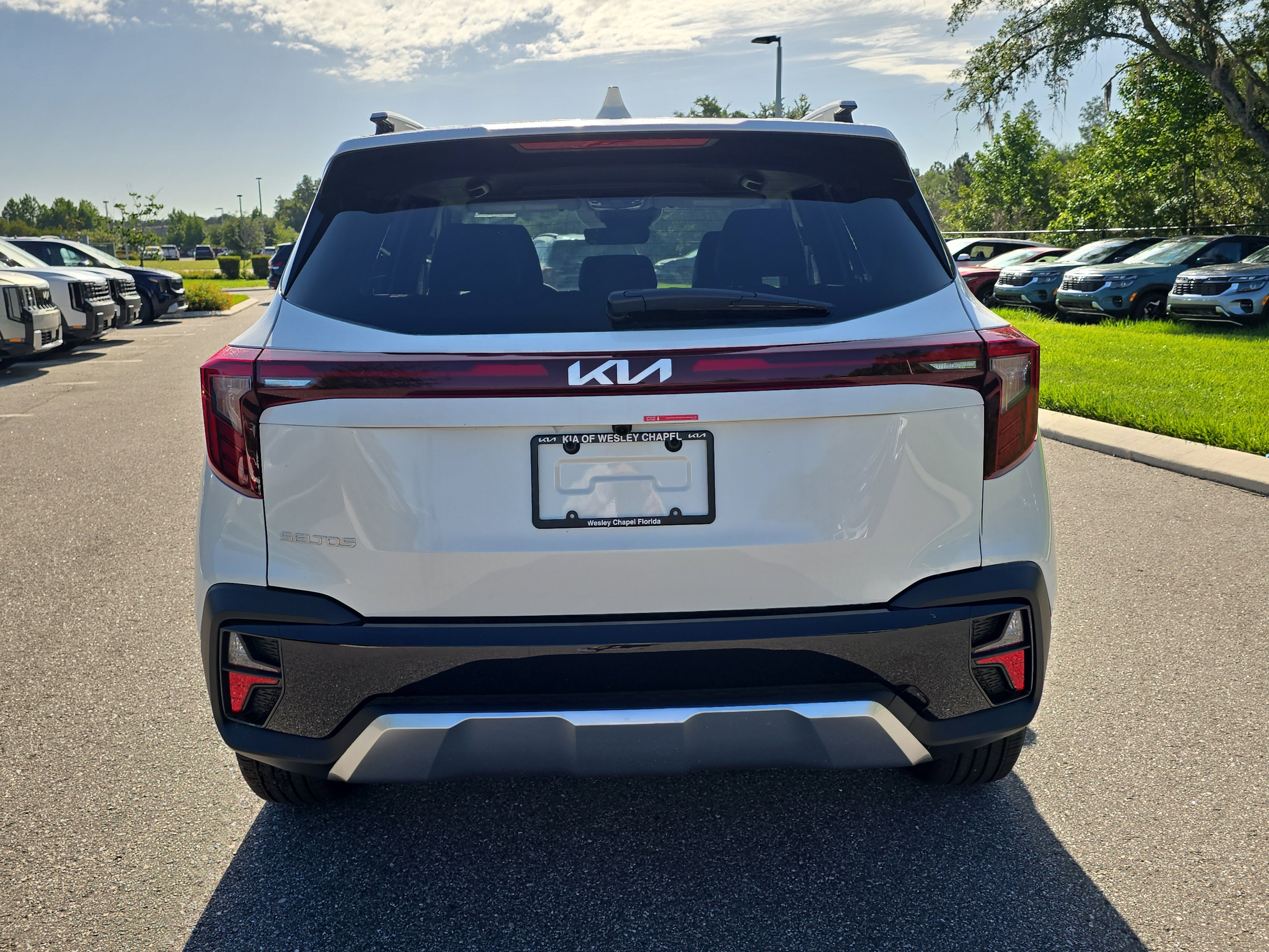 New 2026 Snow White Pearl Kia S image 7