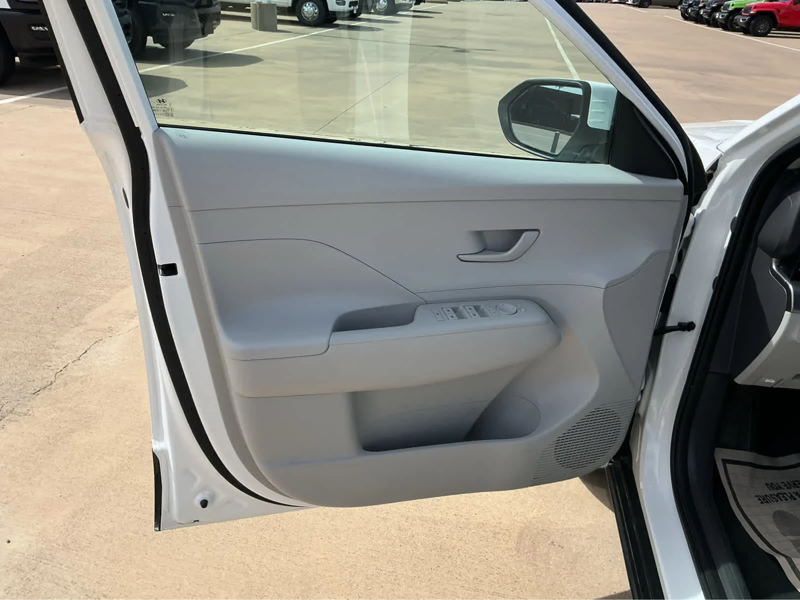Used 2025 Atlas White Hyundai SEL image 13