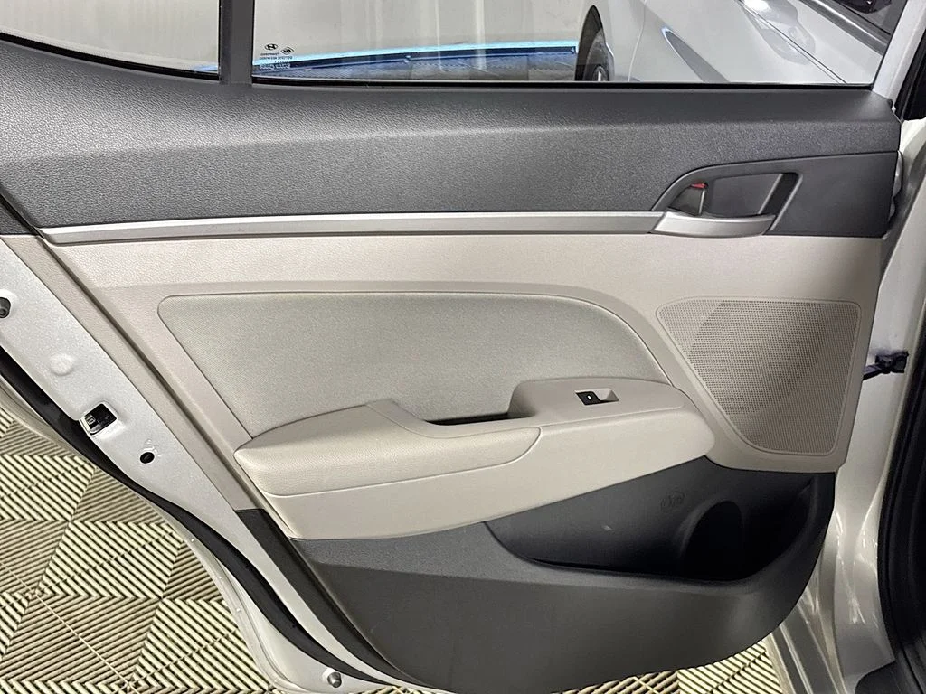 Used 2017 Silver Hyundai SE image 18