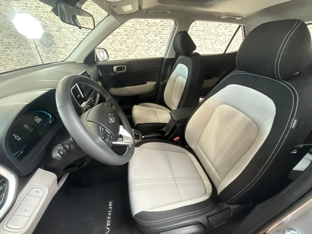 New 2026 Shimmering Silver Hyundai SEL image 24