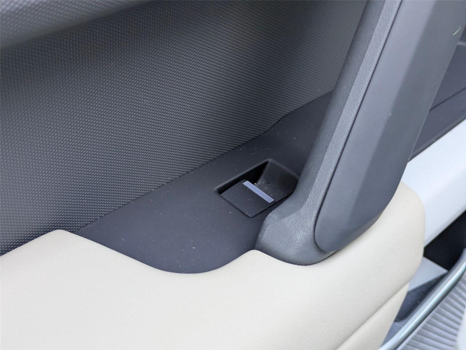 Used 2024 Fuji White Land Rover S image 26