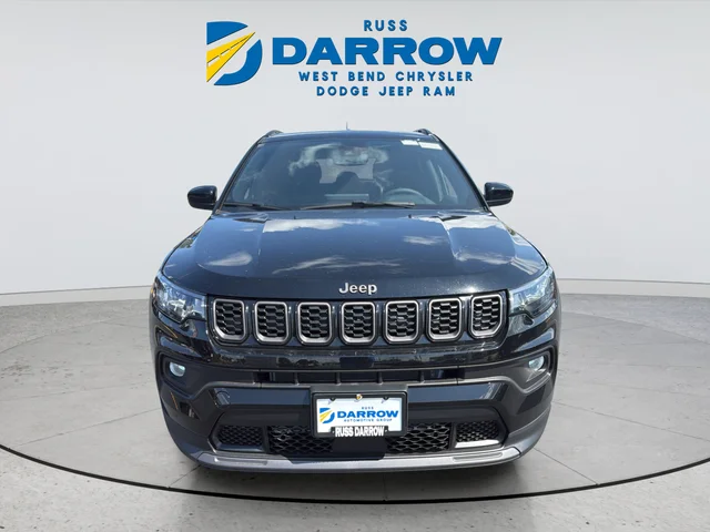New 2026 Diamond Black Crystal Pearl-Coat Exterior Paint Jeep Latitude image 8