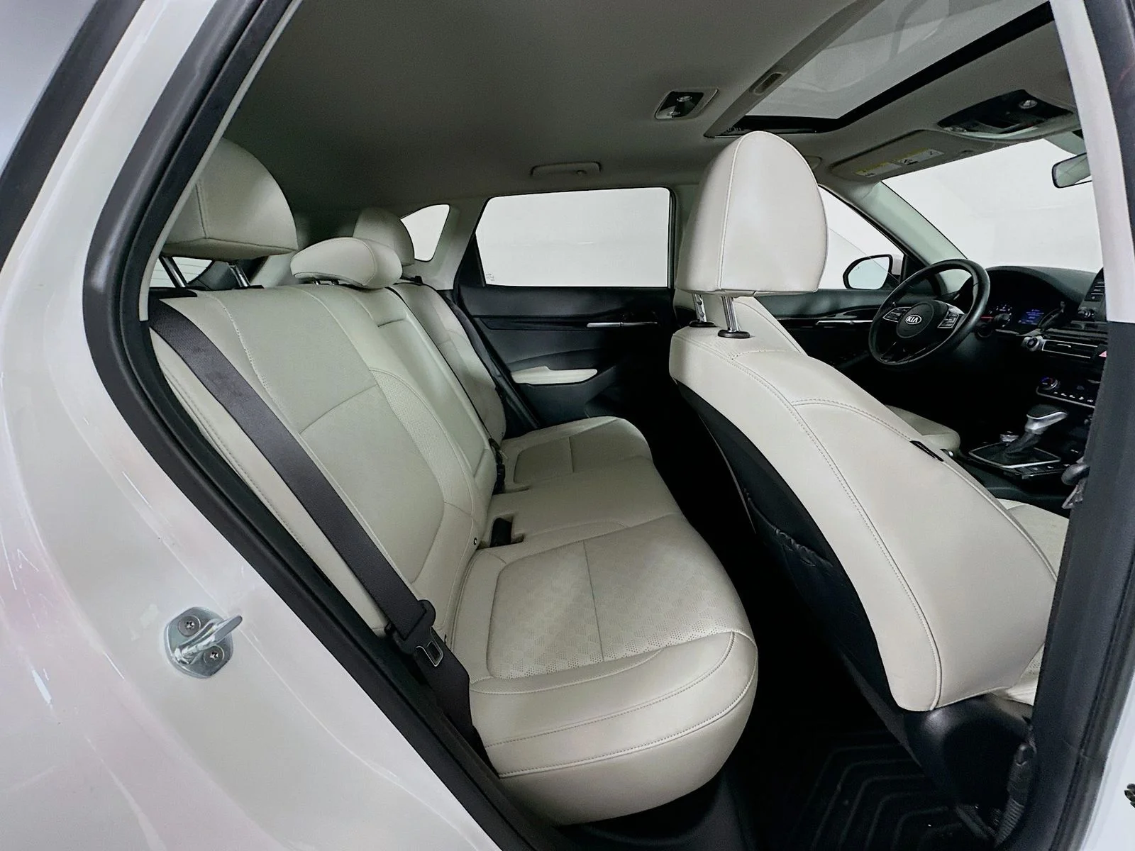 Used 2021 Snow White Pearl Kia EX image 27