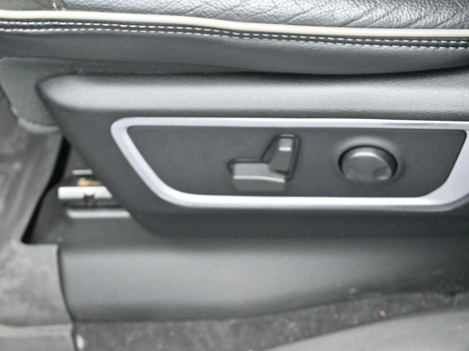 Used 2022 Bright White Clearcoat Ram Laramie image 14