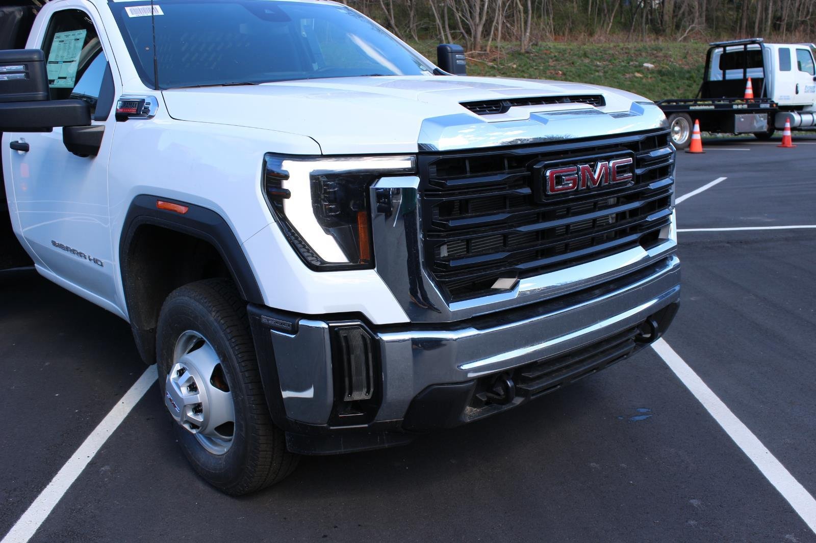 New 2026 Summit White GMC Pro image 5