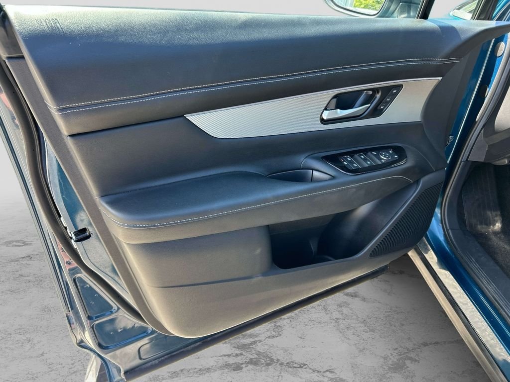 Used 2025 Blue Nissan SL image 17