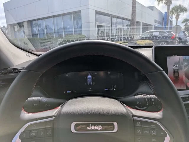 Used 2022 Diamond Black C Jeep Trailhawk image 29