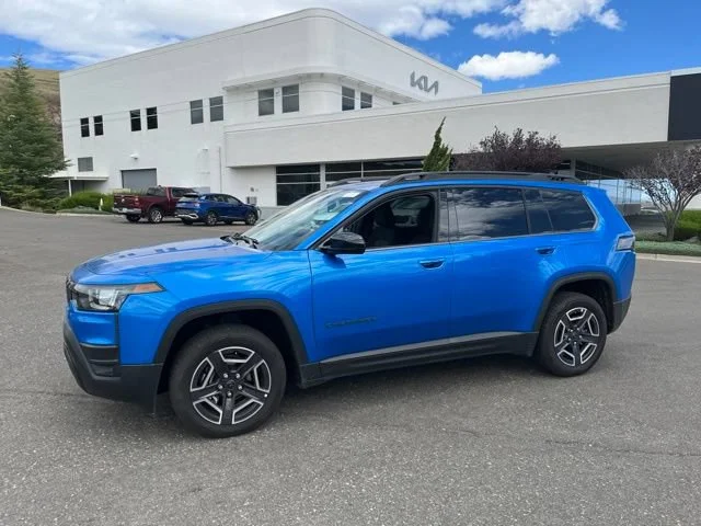 Used 2026 Hydro Blue Pearlcoat Jeep Laredo image 1