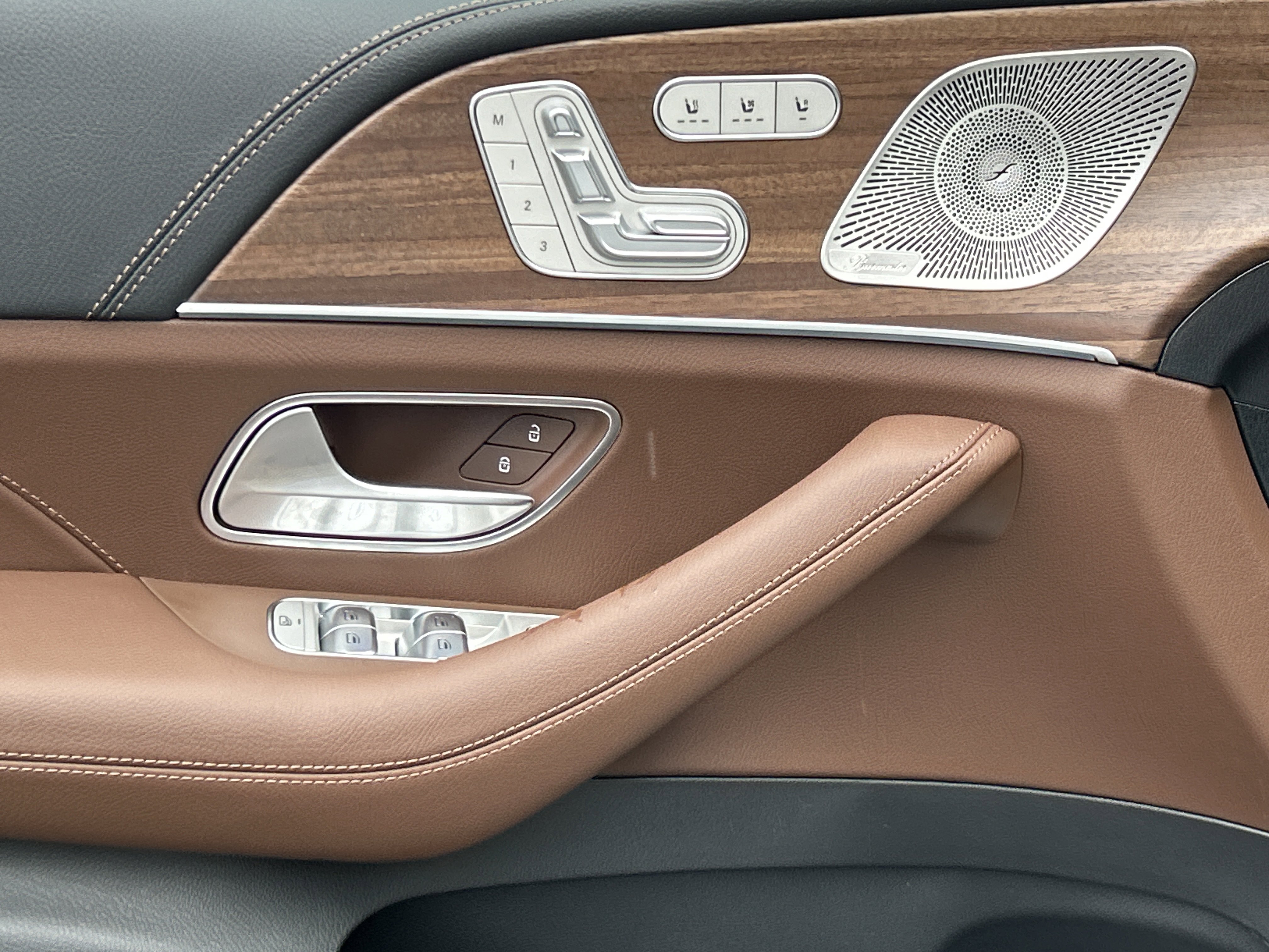 New 2026 MANUFAKTUR Moonlight White Metallic Mercedes-Benz GLE 450 4MATIC® SUV image 16