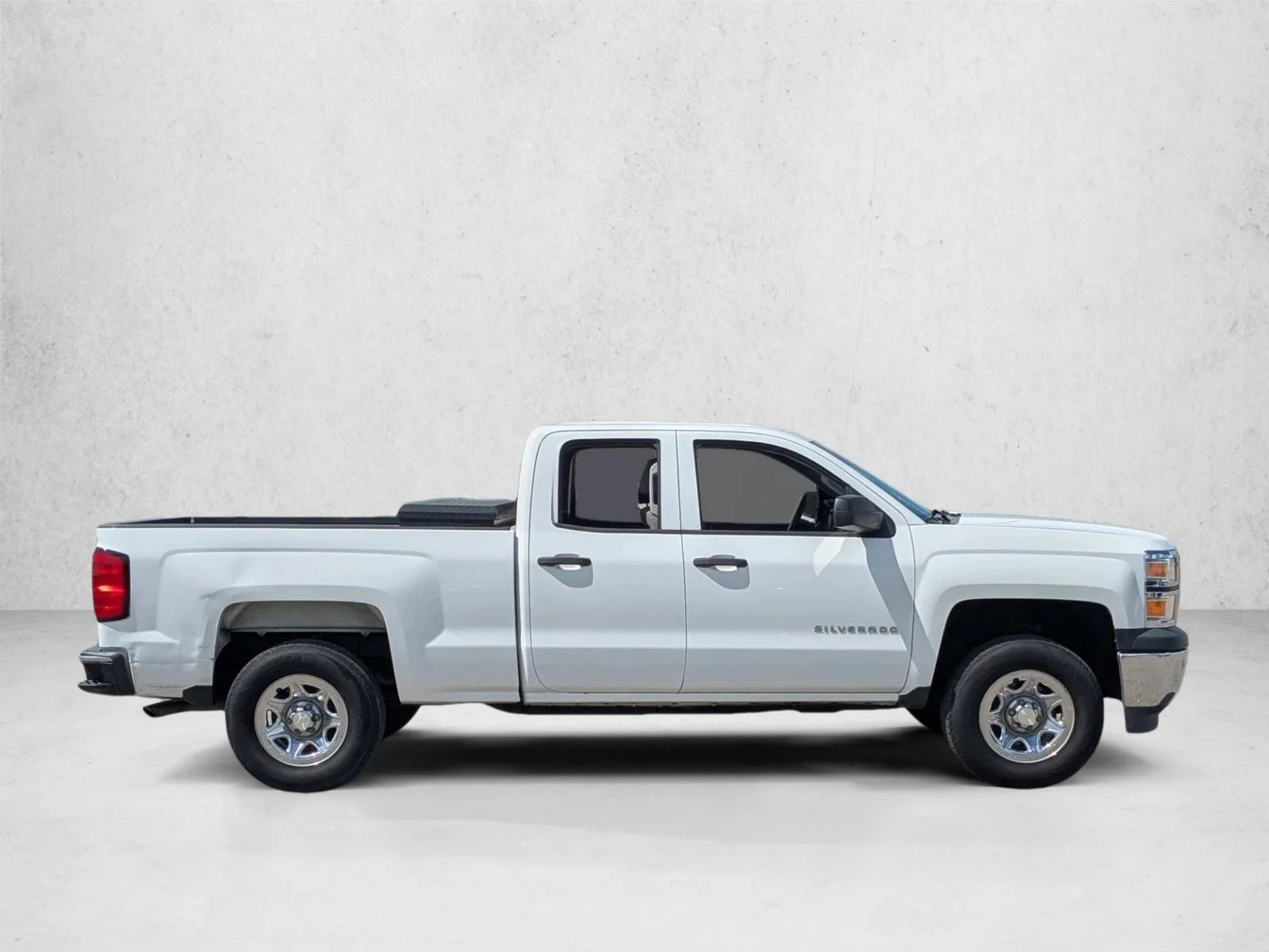 Used 2015 Summit White Chevrolet LS image 4