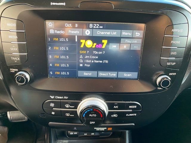 Used 2019  Kia + image 11