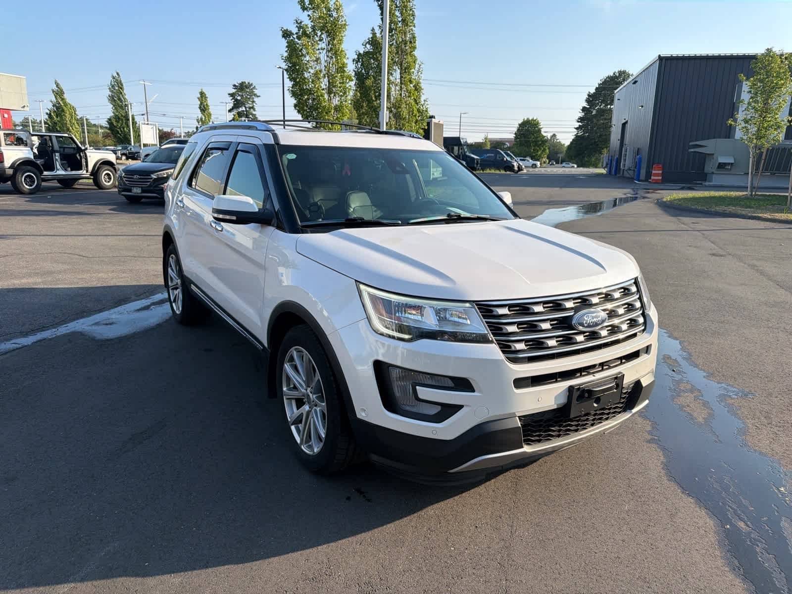 Used 2017 White Platinum Metallic Tri-Coat Ford Limited image 8