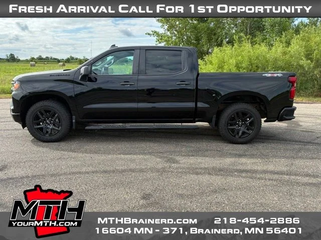 Used 2023 Black Chevrolet Custom image 5