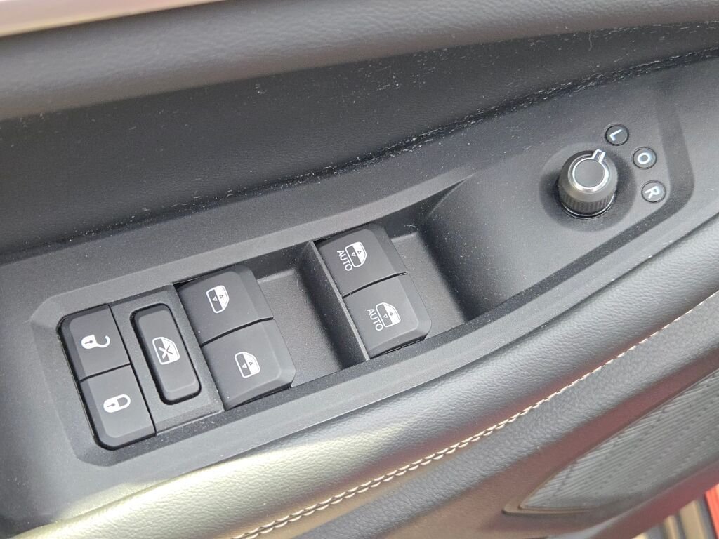 Used 2023 Red Jeep Limited image 21