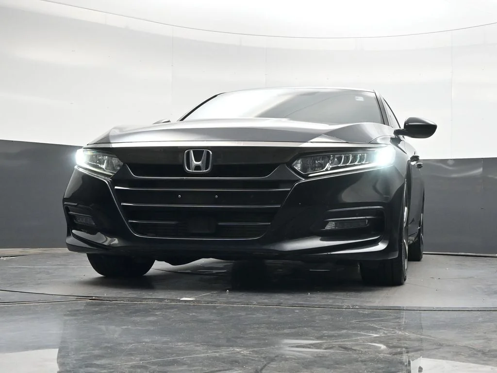 Used 2018  Honda Sport image 45