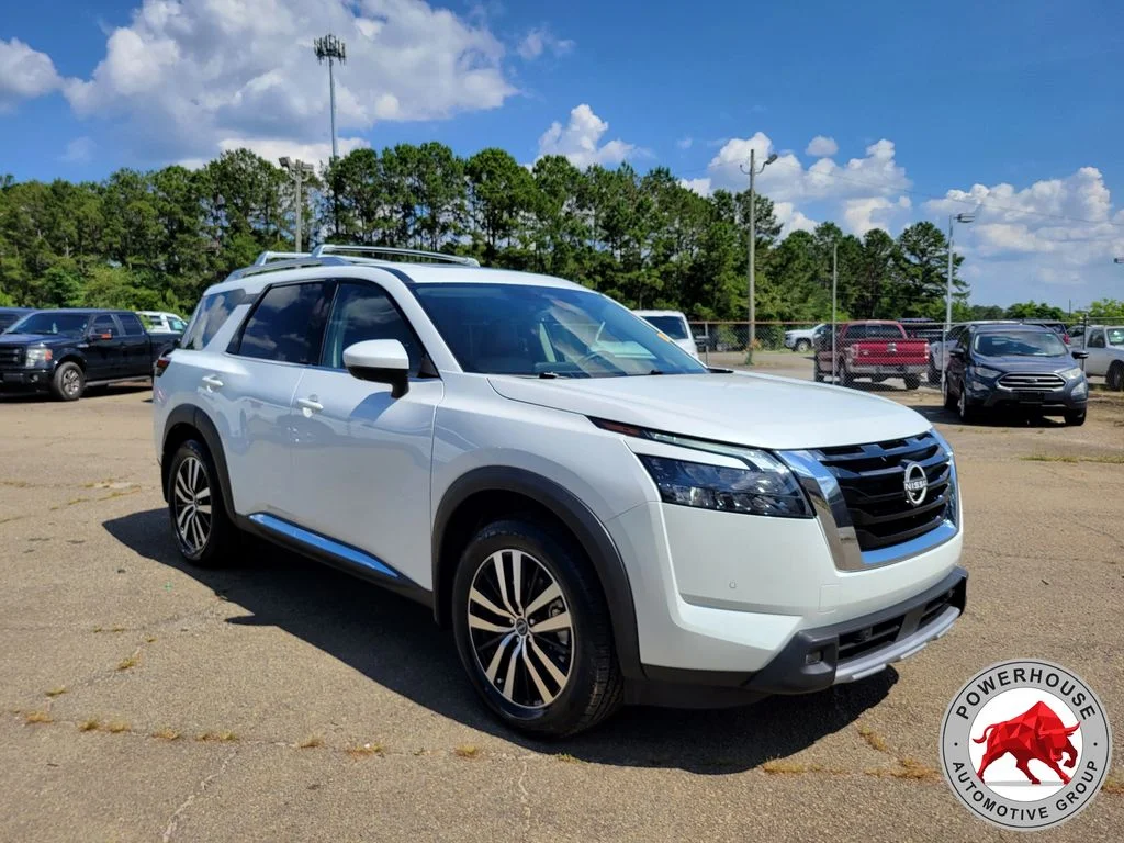 Used 2025 White Nissan Platinum image 9