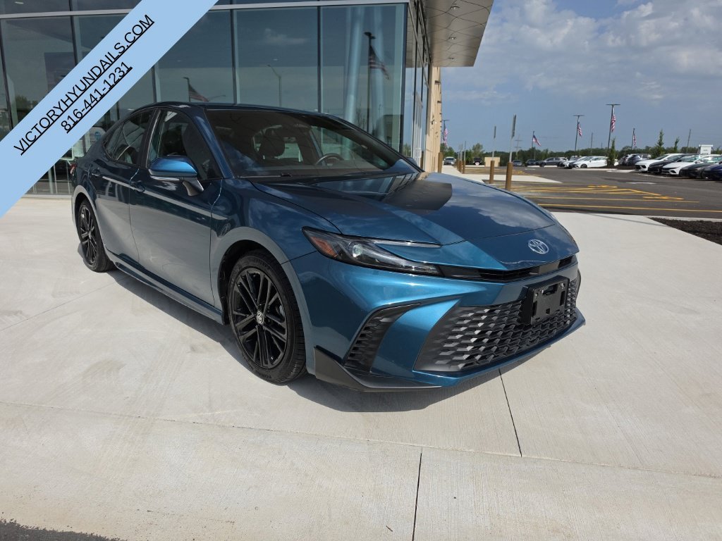 Used 2025  Toyota SE image 8