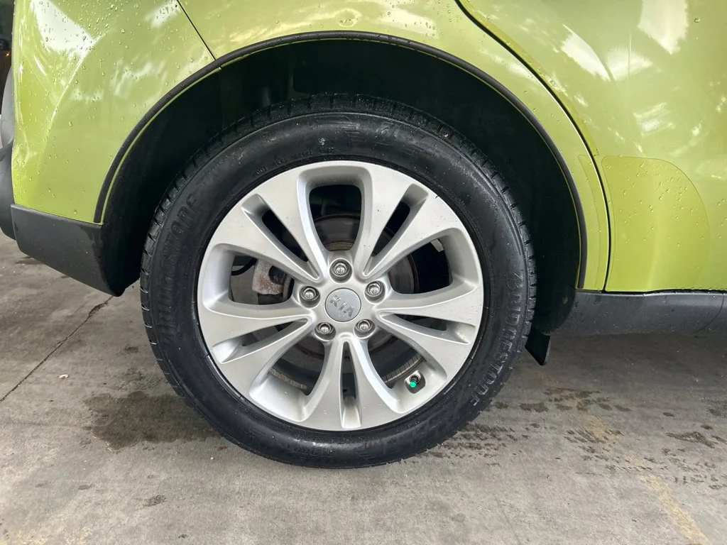 Used 2014 Green Kia Plus image 16