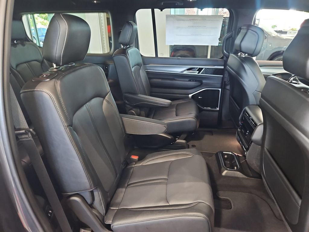New 2026 Baltic-Gray Metallic Clear-Coat Exterior Paint Jeep Limited Reserve image 27