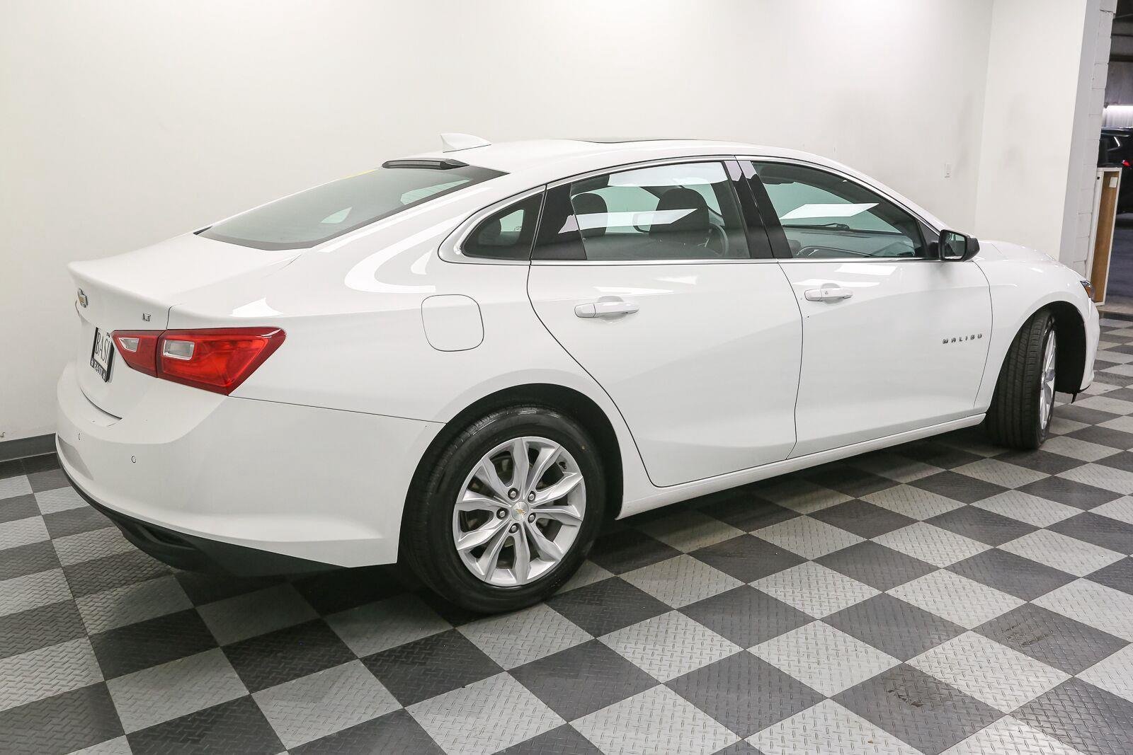 Used 2024 Summit White Chevrolet LT image 9