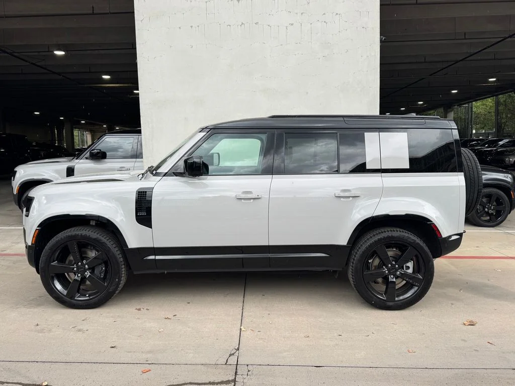 New 2026 Fuji White Land Rover X-Dynamic SE image 5