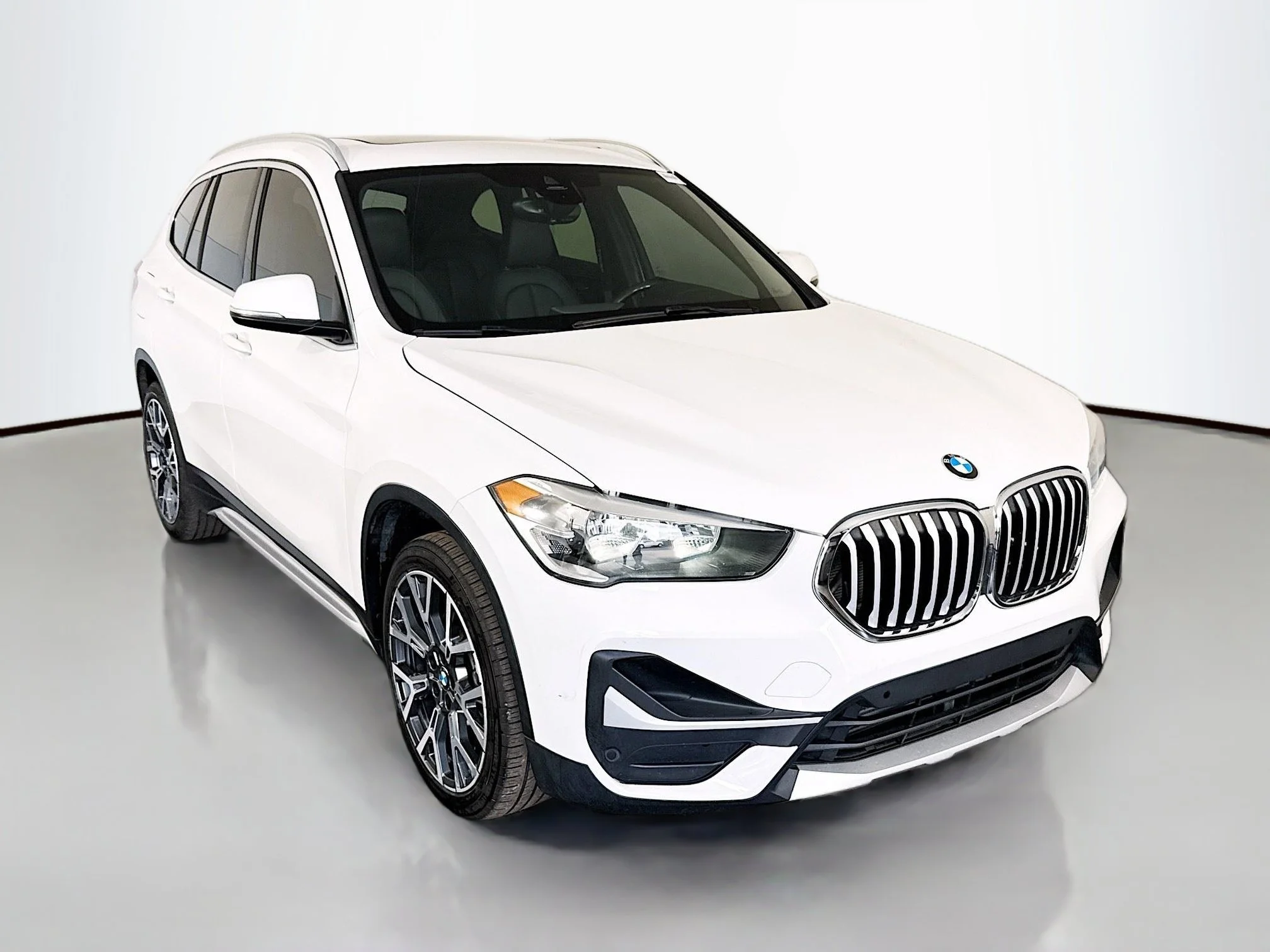 Used 2021 Alpine White BMW sDrive28i image 1