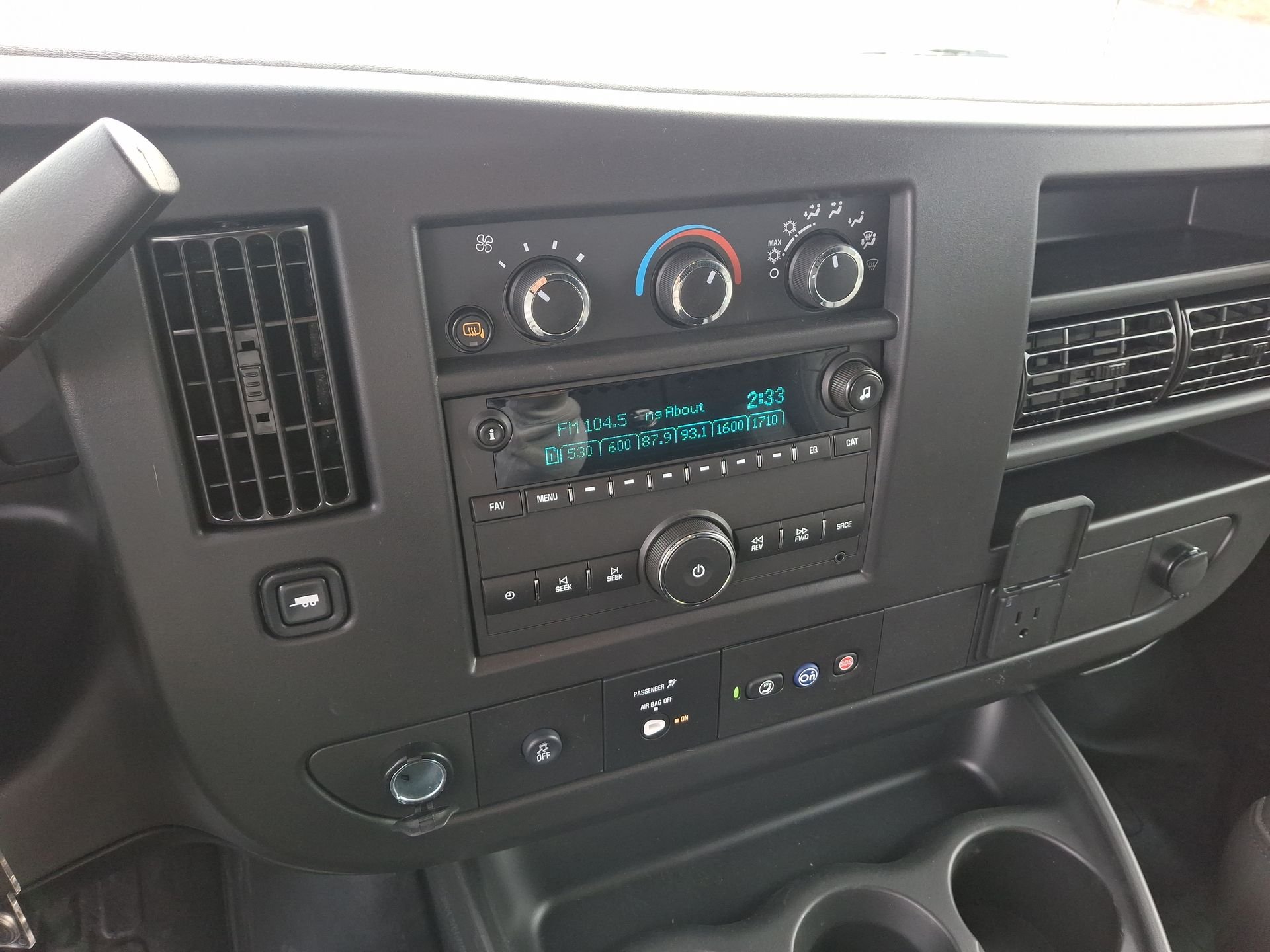 2025 GMC Savana Cargo Work Van - Photo 35