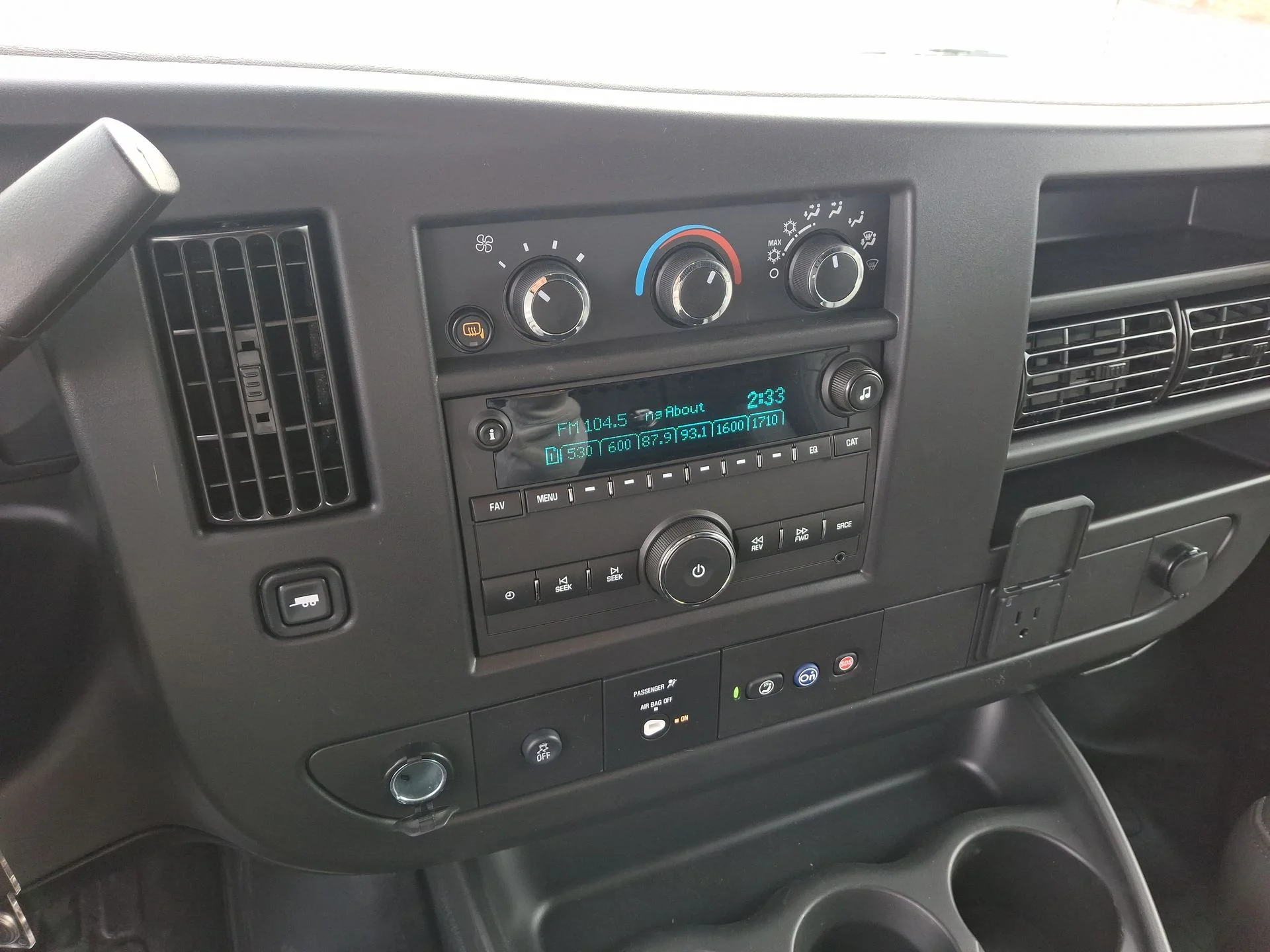 2025 GMC Savana Cargo Work Van - Photo 35