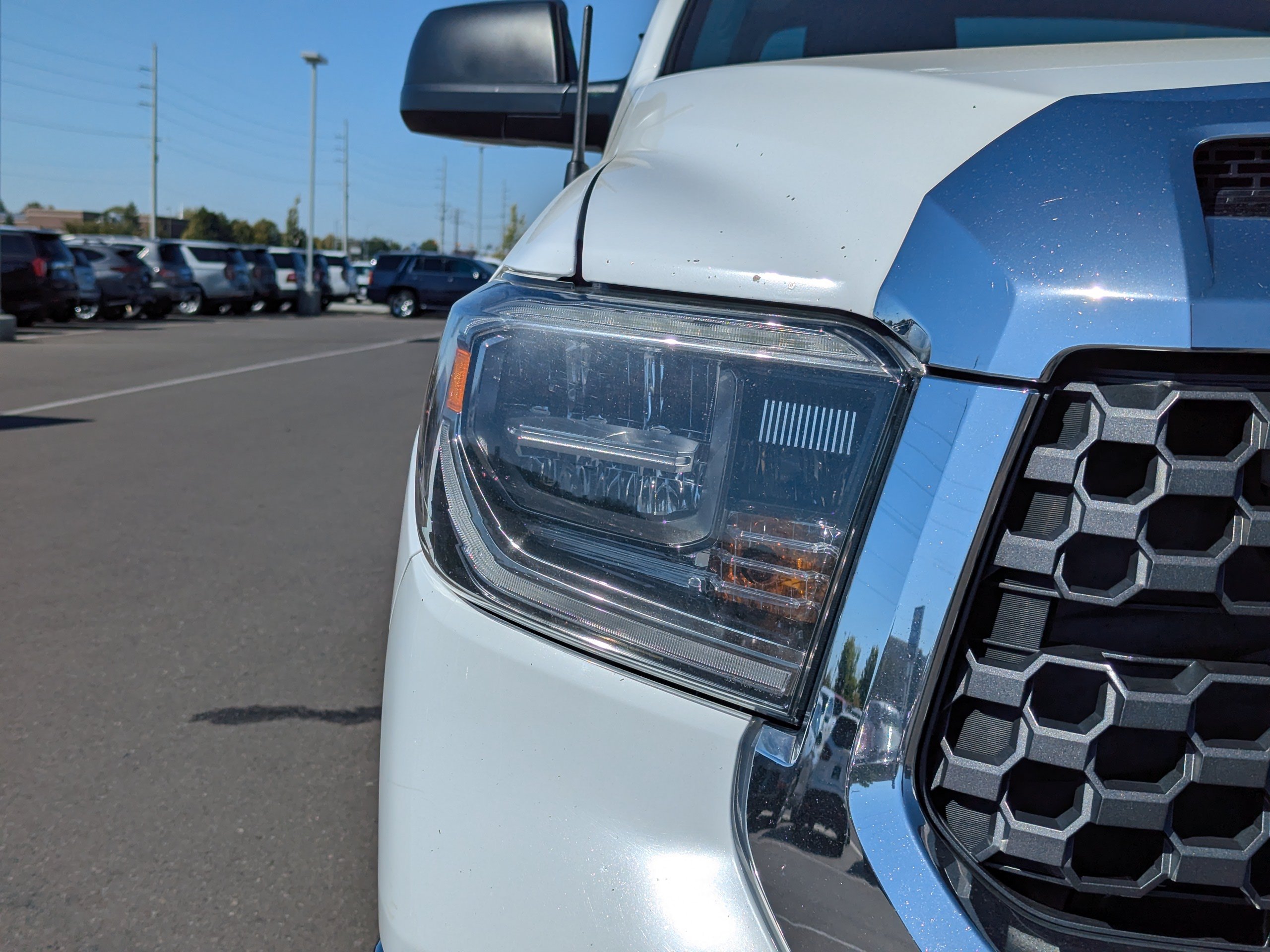 Used 2018 White Toyota SR5 image 39