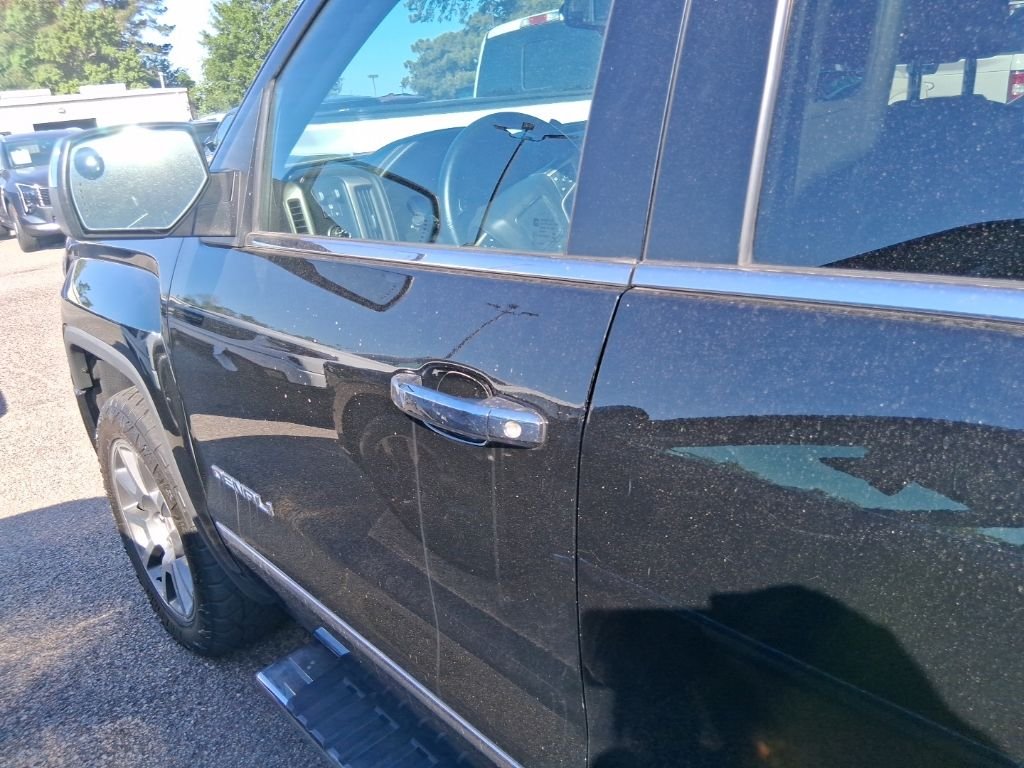 Used 2015 Black GMC Denali image 16