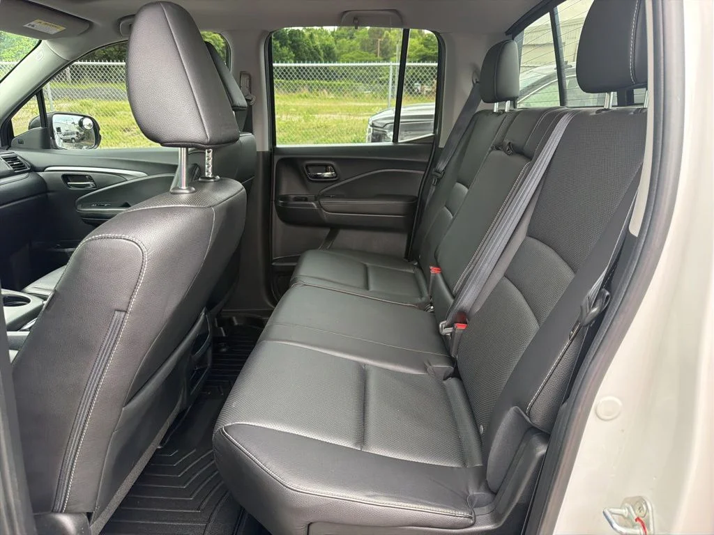 Used 2023  Honda RTL image 3